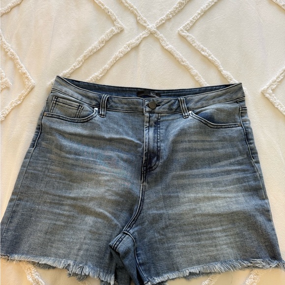 1822 Denim Light Blue Jean Shorts - Picture 1 of 3